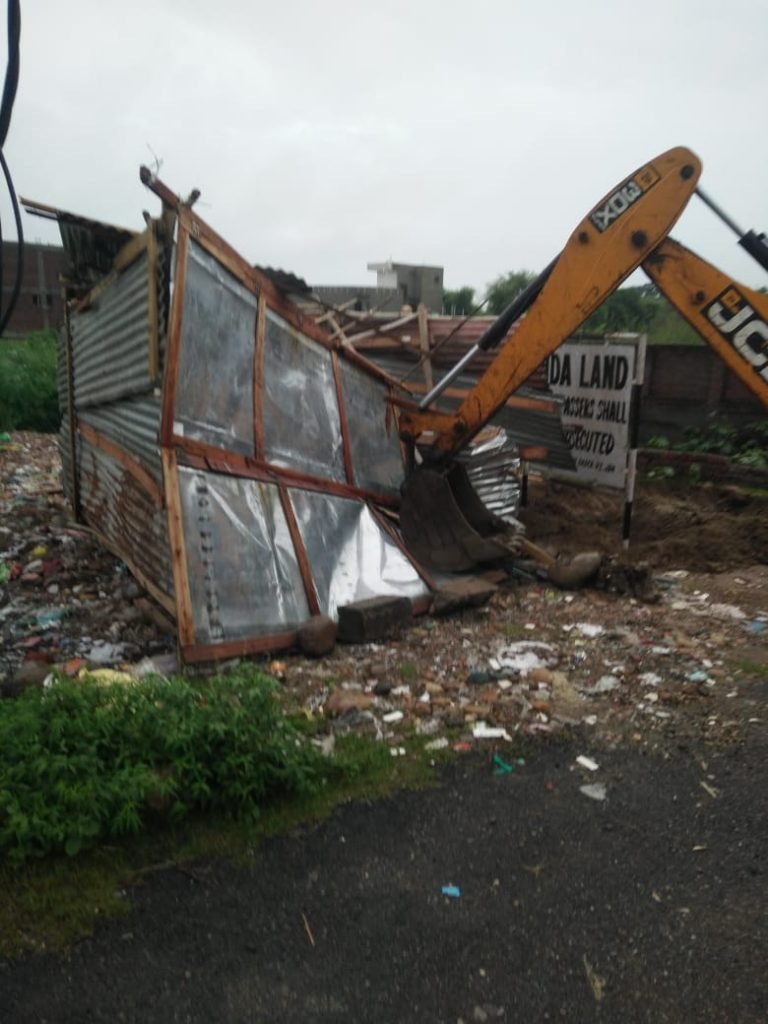JDA dares action against land grabbers in Bhathindi but catches small ‘fry’ for token demolition