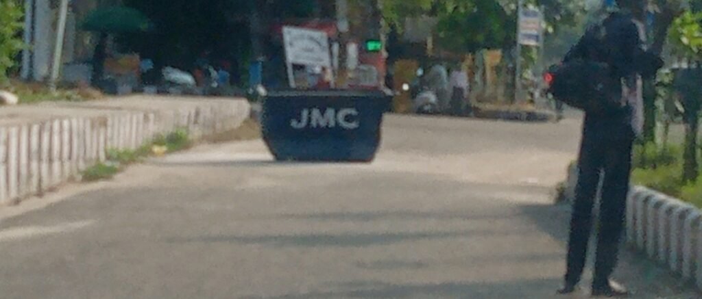 JAMMU SMART CITY WOES-III: Haphazard DUSTBINS endanger motorists’ life on roads