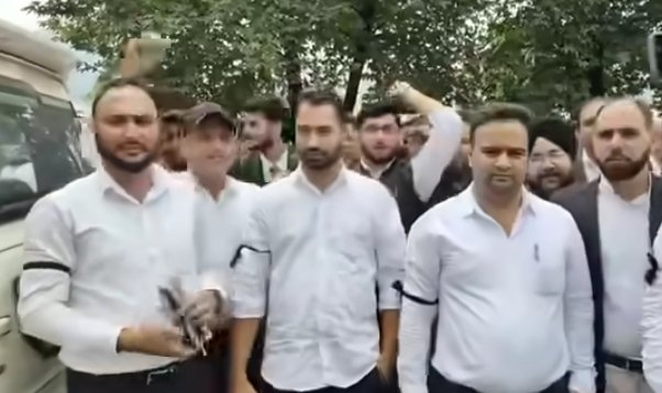 Poonch Bar Protests Alleged Mishandling of Judicial Officer by Cops
