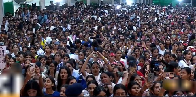 Chhatron Ki Goonj: Rahul Gandhi Draws Thousands in Indore